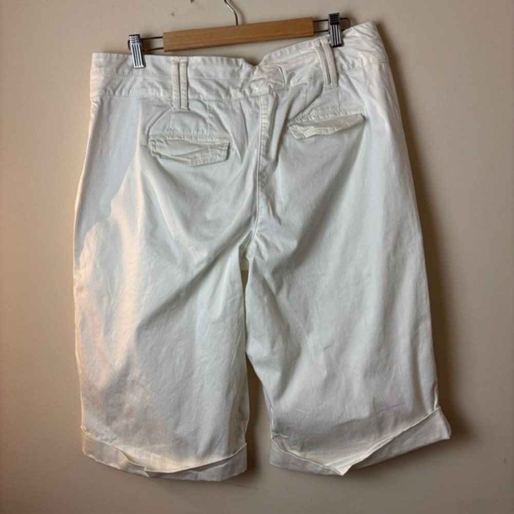Womens 18 Venezia Bermuda Shorts White Cuffed Slash Flat Front Pockets Stretch - Picture 2 of 11